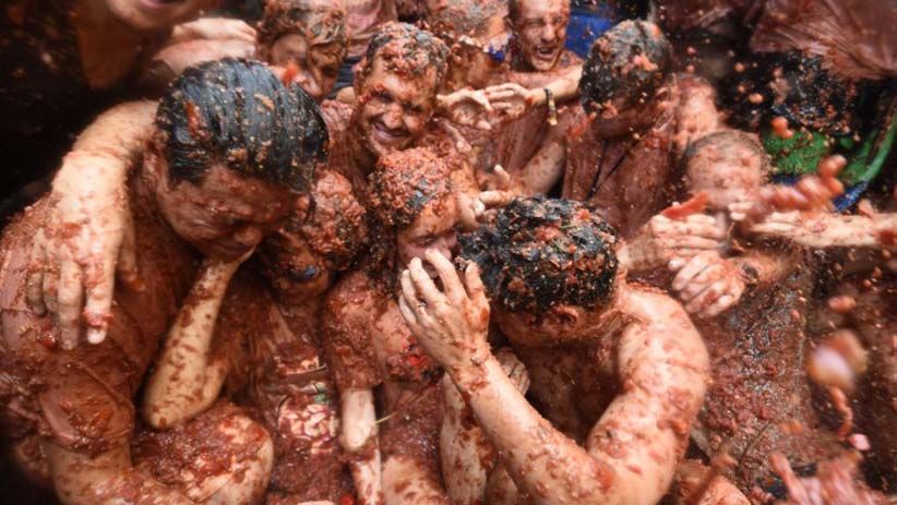 Ada Festival Tomatina, Kota di Spanyol Dibanjiri 160 Ton Tomat - Bagian 2