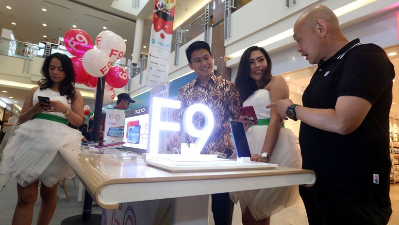 Oppo F9 Ramaikan Pasar Ponsel Surabaya - Bagian 2