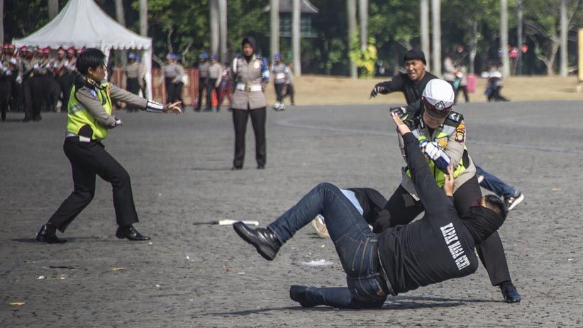 2.000 Pasukan Perempuan Mengikuti Peringatan HUT ke-70 Polwan - Bagian 3