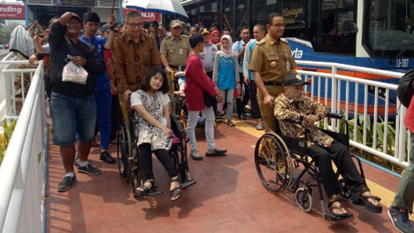 Gubernur Anies Resmikan Jalur Khusus Disabilitas di Halte Transjakarta BI - Bagian 4
