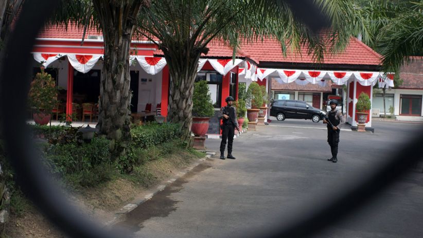 KPK Lanjutkan Penggeledahan Rumah Dinas Wali Kota Blitar - Bagian 1