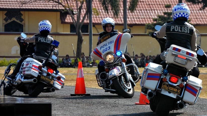 Aksi Polwan Unjuk Kemampuan di Mapolda Jatim - Bagian 2