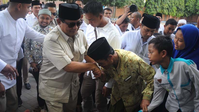 Prabowo Ziarah ke Makam Pendiri NU di Jawa Timur - Bagian 2