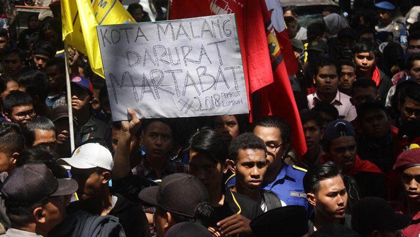 Aksi Kekecewaan terhadap Anggota DPRD Malang Berakhir Ricuh - Bagian 1