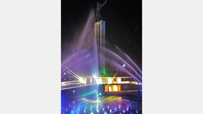 Indahnya Pertunjukan Air Mancur Lapangan Banteng - Bagian 3