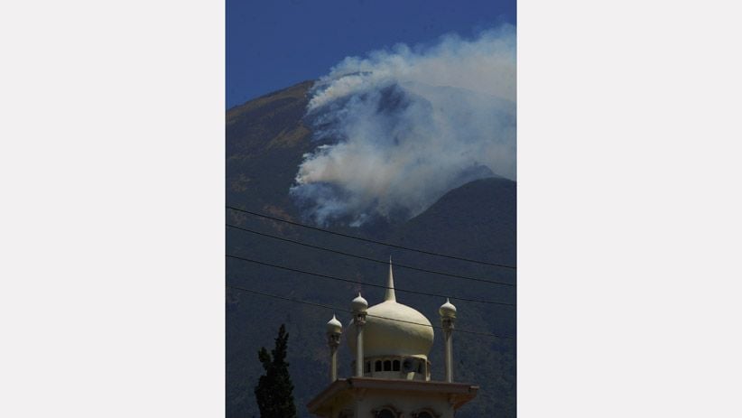 Kebakaran Hutan Gunung Sindoro Semakin Meluas - Bagian 4
