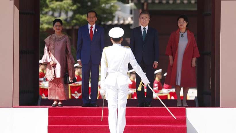 Presiden Jokowi Disambut Presiden Korsel Moon Jae-in di Istana Changdeokgung - Bagian 4