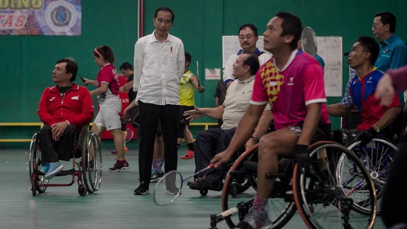 Aksi Jokowi Bermain Tenis Meja dengan Atlet Asian Para Games 2018 - Bagian 3