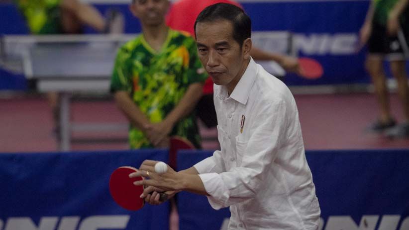 Aksi Jokowi Bermain Tenis Meja dengan Atlet Asian Para Games 2018 - Bagian 2