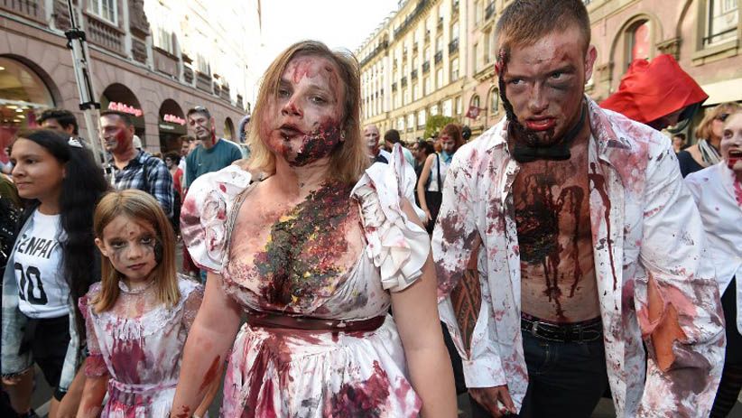 Seram, Gerombolan Zombie Berkeliaran di Jalanan Prancis - Bagian 4