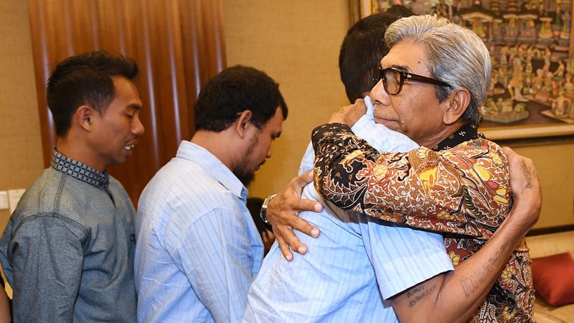 Kemenlu Serahkan WNI Korban Penyanderaan di Filipina kepada Keluarga - Bagian 2