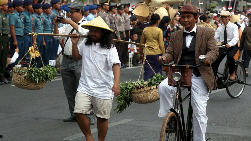 Warga Surabaya Ikut Aksi Teatrikal Kolosal Perobekan Bendera Belanda - Bagian 6