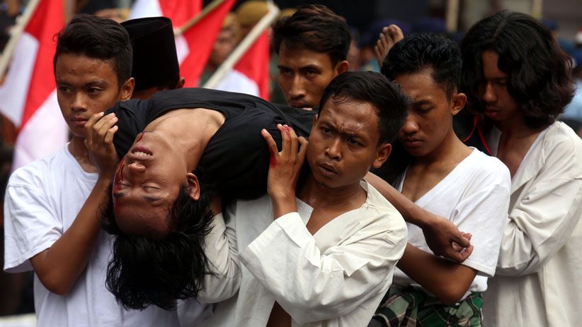 Warga Surabaya Ikut Aksi Teatrikal Kolosal Perobekan Bendera Belanda - Bagian 5