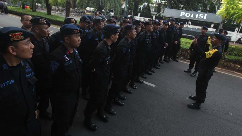 Jelang Pengundian Nomor Urut, Polisi dan TNI Jaga Ketat Gedung KPU - Bagian 5