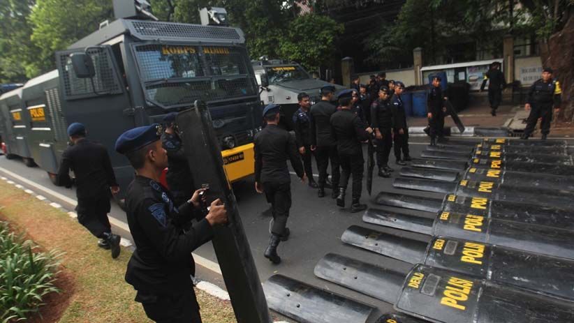 Jelang Pengundian Nomor Urut, Polisi dan TNI Jaga Ketat Gedung KPU - Bagian 2