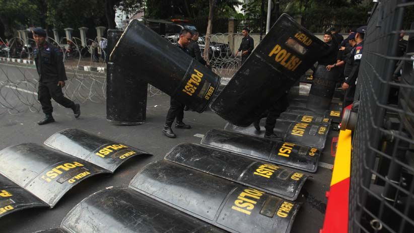 Jelang Pengundian Nomor Urut, Polisi dan TNI Jaga Ketat Gedung KPU - Bagian 1