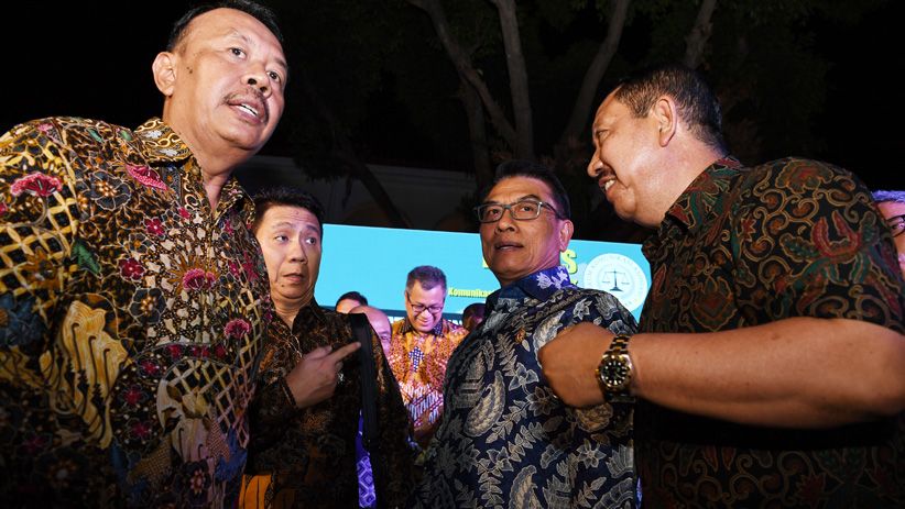 Forkas Serahkan 50 Juta Dolar AS untuk Ditukar Jadi Rupiah - Bagian 3