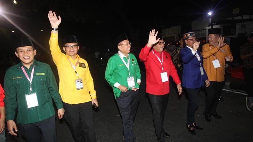 Kompak, Sekjen Parpol Pendukung Jokowi-Ma'ruf Amin Tiba di KPU - Bagian 3