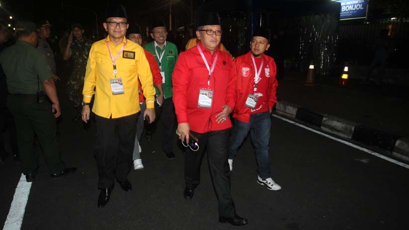 Kompak, Sekjen Parpol Pendukung Jokowi-Ma'ruf Amin Tiba di KPU - Bagian 4