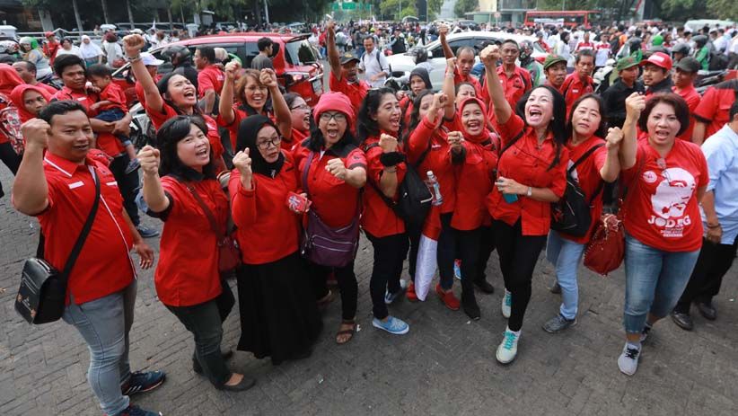 Pendukung Jokowi-Ma'ruf Amin Padati Tugu Proklamasi - Bagian 3