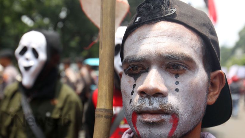 Tolak Politik Adu Domba, Buruh Gelar Aksi Teatrikal - Bagian 4