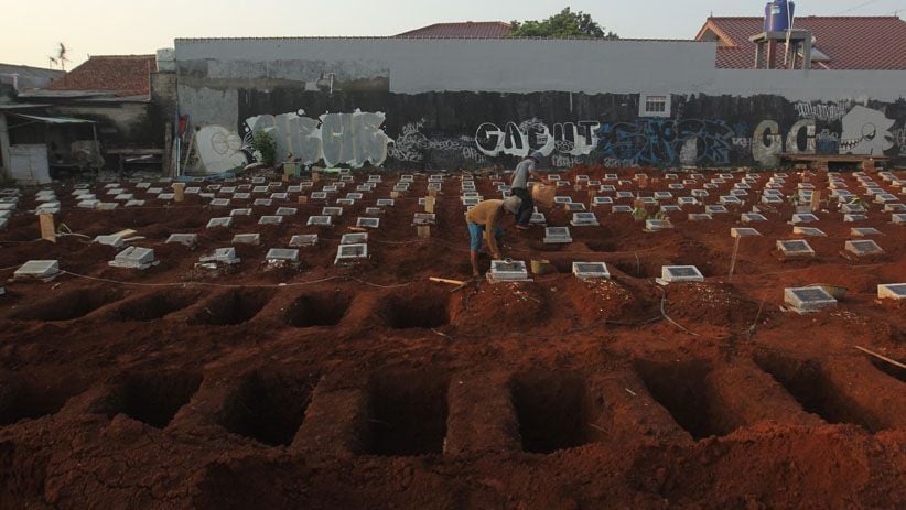 353 Makam Terdampak Tol Depok-Antasari Telah Dipindah - Bagian 2