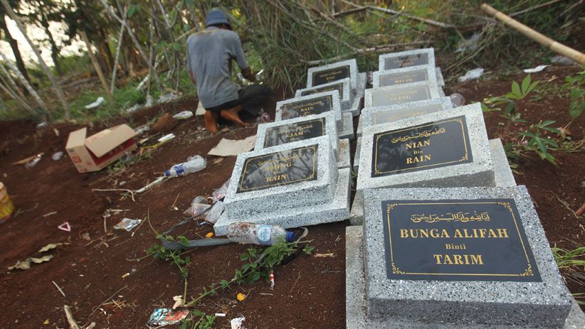 353 Makam Terdampak Tol Depok-Antasari Telah Dipindah - Bagian 6