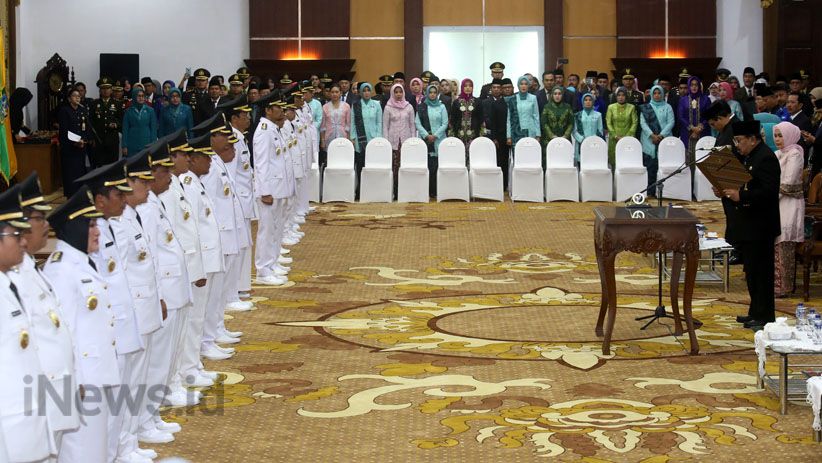 Foto-Foto Gubernur Jawa Timur Soekarwo Lantik 12 Kepala Daerah Terpilih