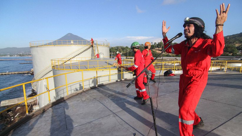 Aksi Greenpeace dan Grup Band Boomerang Duduki Kapal Penyuplai Sawit - Bagian 2