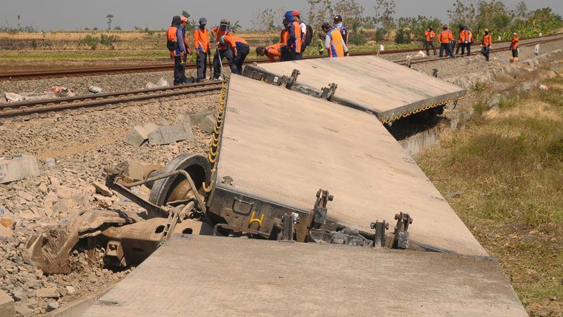8 Gerbong Kereta Anjlok di Grobogan, Jalur Dialihkan