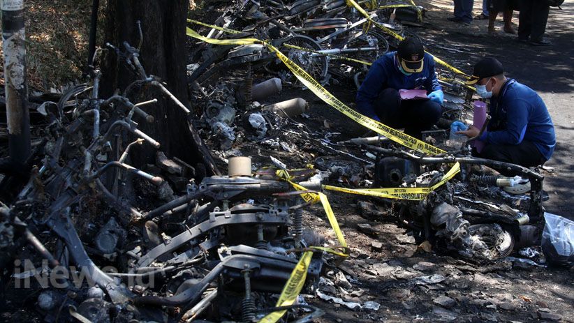 18 Sepeda Motor Pelajar SMKN 6 Surabaya Hangus Terbakar saat Parkir