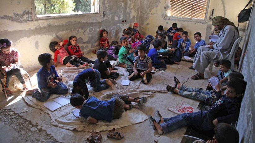 Anak-Anak Korban Perang Suriah Belajar Tanpa Meja dan Kursi - Bagian 2