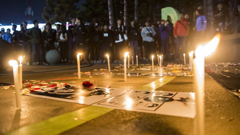 Warga Bandung Gelar Aksi Solidaritas Tolak Kekerasan Suporter Sepak Bola - Bagian 2