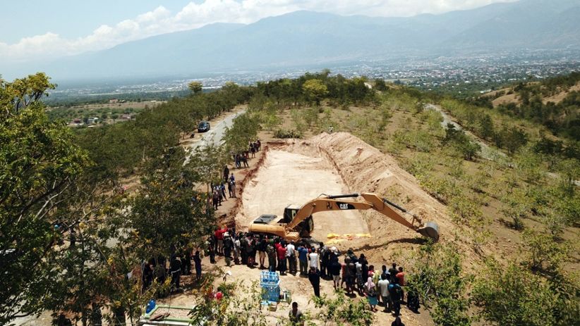 18 Jenazah Korban Gempa Palu Dimakamkan Bersamaan