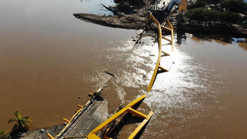 Penampakan dari Udara Jembatan Ponulele Palu Roboh akibat Gempa