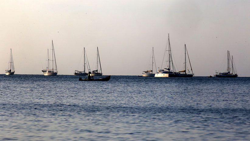 Kapal Layar Peserta Wonderful Sail Indonesia Berlabuh di Pulau Bawean Kapal Layar Peserta Wonderful Sail Indonesia Berlabuh di Pulau Bawean
