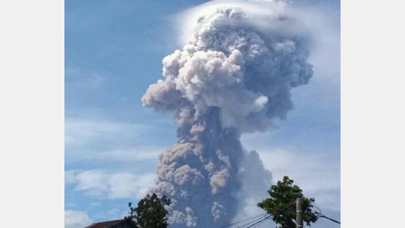 Foto-Foto Gunung Soputan Meletus, Tinggi Kolom Abu Vulkanik 4.000 M - Bagian 3