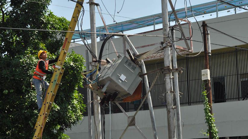PLN Perbaiki Jaringan Listrik Pascagempa Palu - Bagian 2