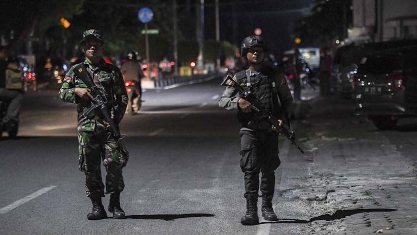 Antisipasi Penjarahan, TNI dan Polri Jaga Pusat Perbelanjaan di Palu - Bagian 2