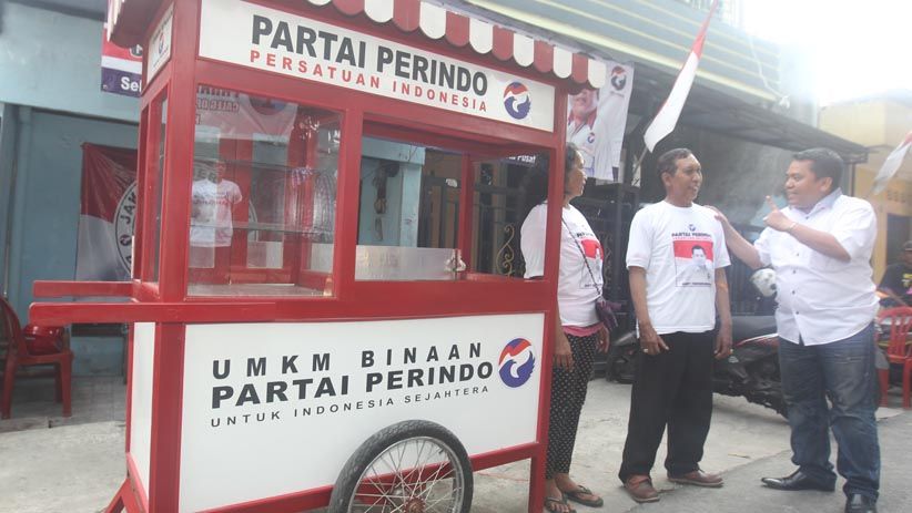 Partai Perindo Berikan Gerobak UMKM untuk Warga Paseban - Bagian 4