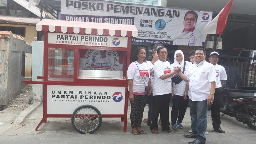 Partai Perindo Berikan Gerobak UMKM untuk Warga Paseban - Bagian 1