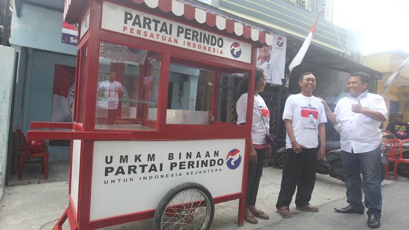 Partai Perindo Berikan Gerobak UMKM untuk Warga Paseban - Bagian 2