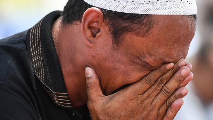 Suasana Haru saat Salat Jumat Pertama Pascagempa di Palu - Bagian 2
