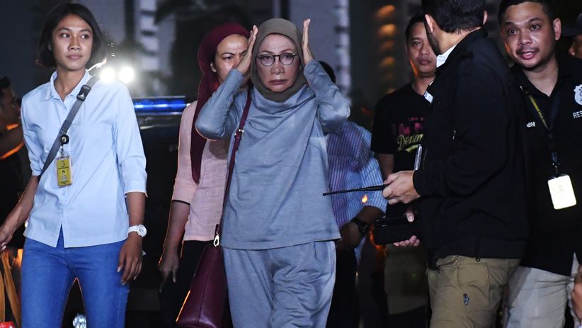 Tampang Ratna Sarumpaet Ditangkap Polisi Sebelum Pergi ke Cile - Bagian 1