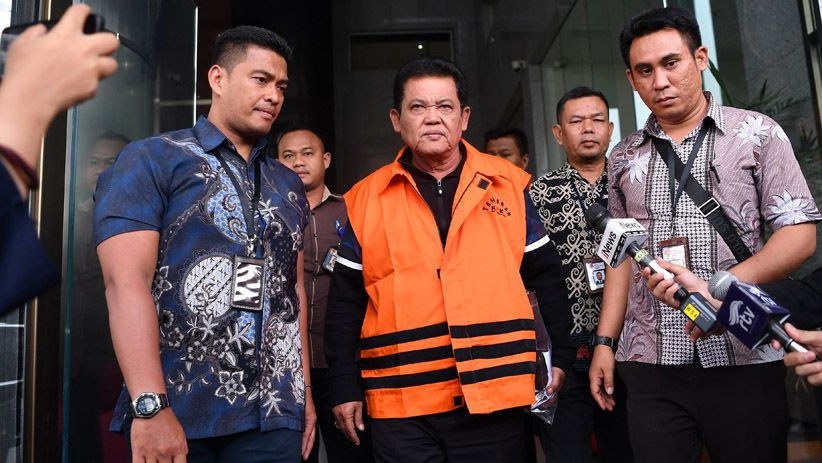 Jadi Tersangka, Wali Kota Pasuruan Setiyono Pakai Rompi Tahanan KPK - Bagian 1