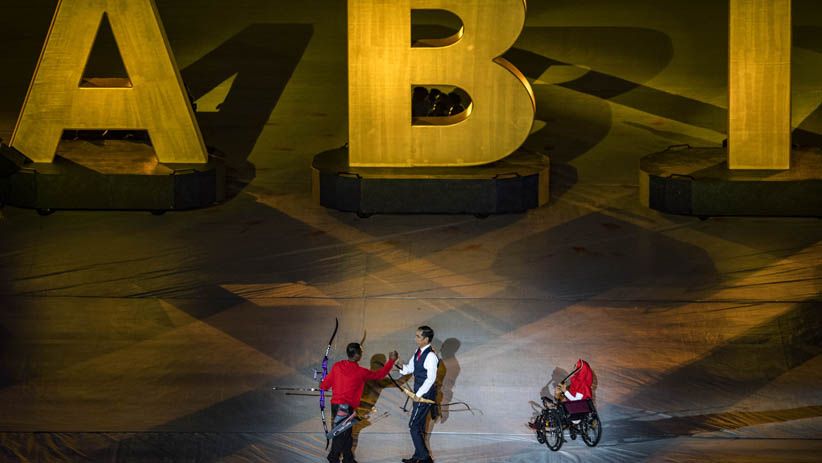 Aksi Presiden Jokowi Memanah saat Pembukaan Asian Para Games 2018 - Bagian 4