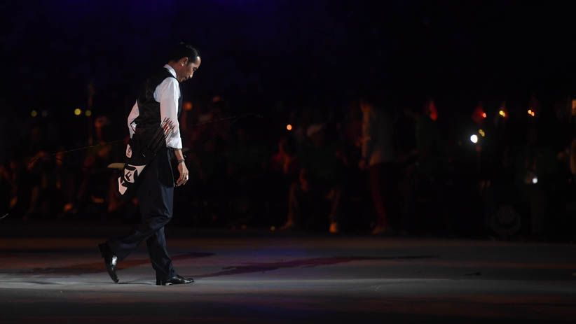 Aksi Presiden Jokowi Memanah saat Pembukaan Asian Para Games 2018 - Bagian 6