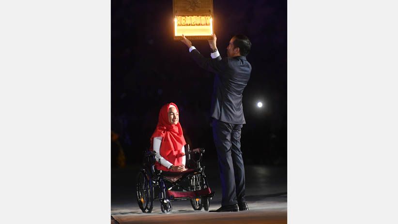 Aksi Presiden Jokowi Memanah saat Pembukaan Asian Para Games 2018 - Bagian 5