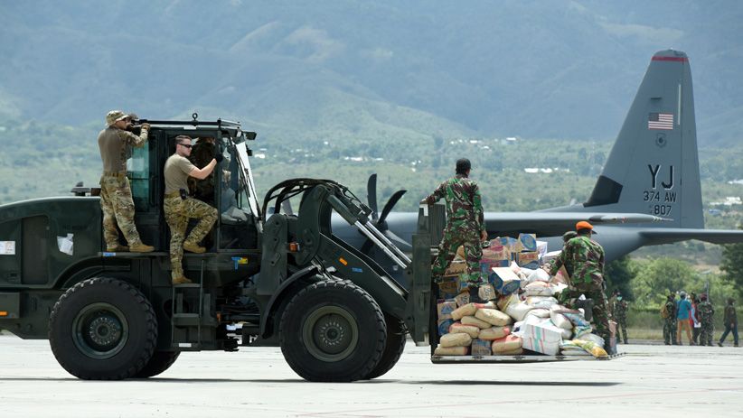 Bantuan Pemerintah Amerika Serikat untuk Korban Gempa Tiba di Palu - Bagian 1