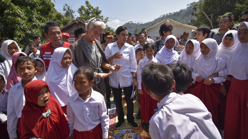 Kunjungi Korban Gempa Lombok, Bos IMF Sumbang Uang Rp2 Miliar - Bagian 1